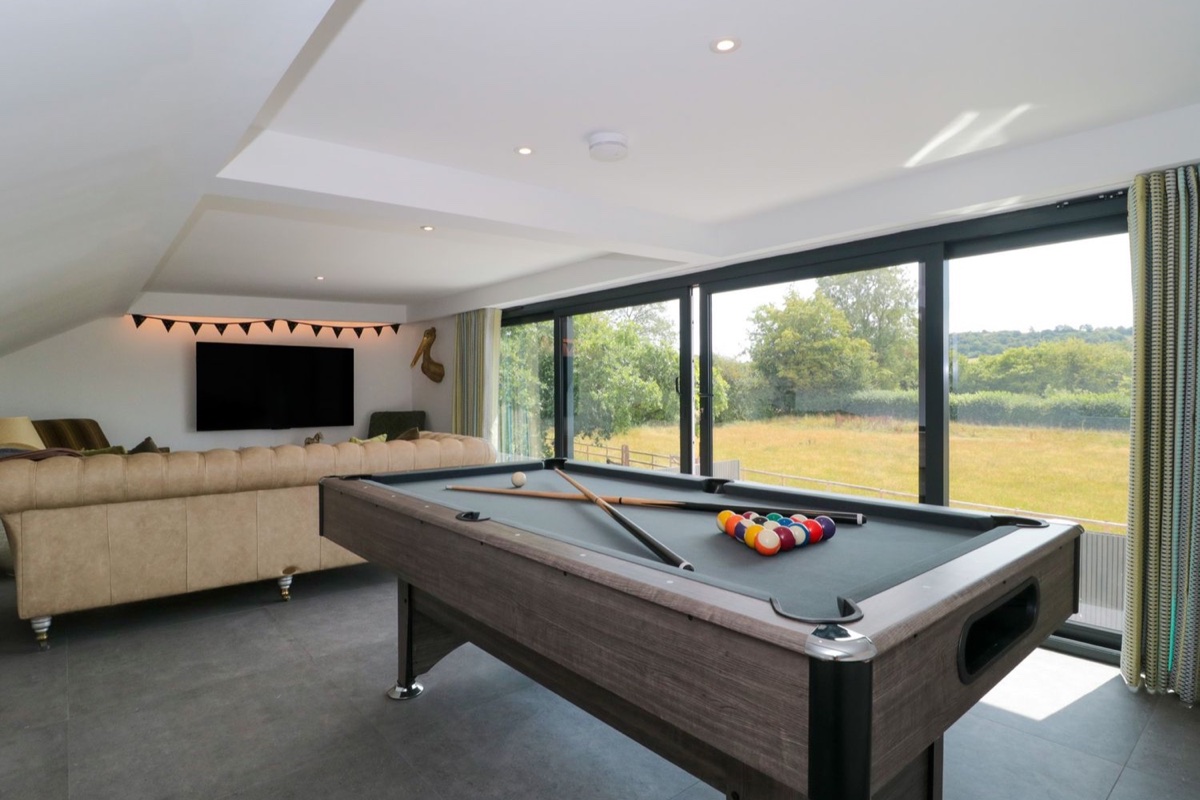Number 7 games room with pool table in Bishop Sutton
